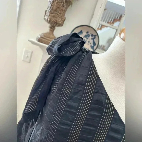 Beautiful Marie Oliver One Shoulder Top - Picture 6 of 9